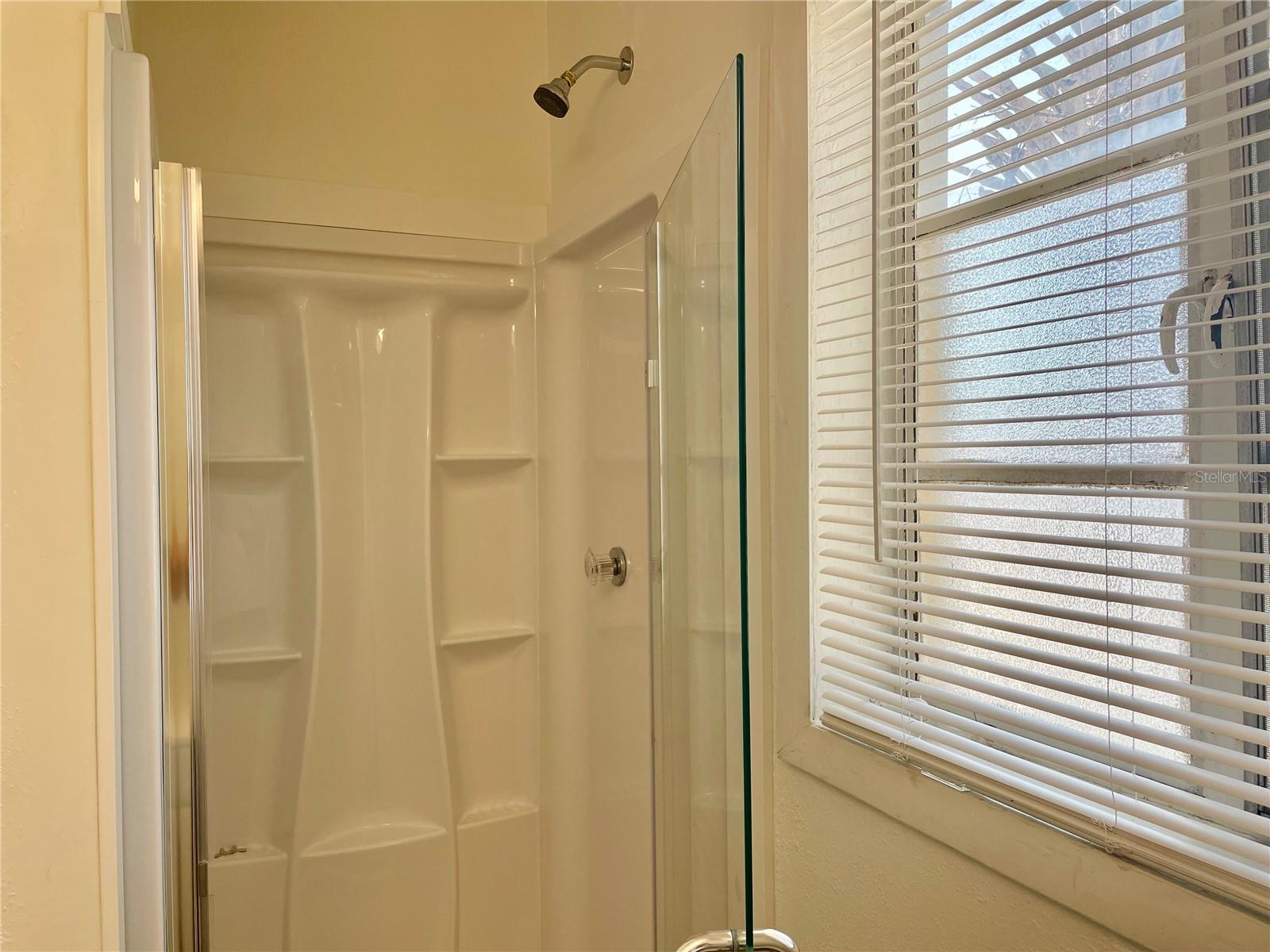 Image 8 of 9 For 401 1st Avenue Ne 407