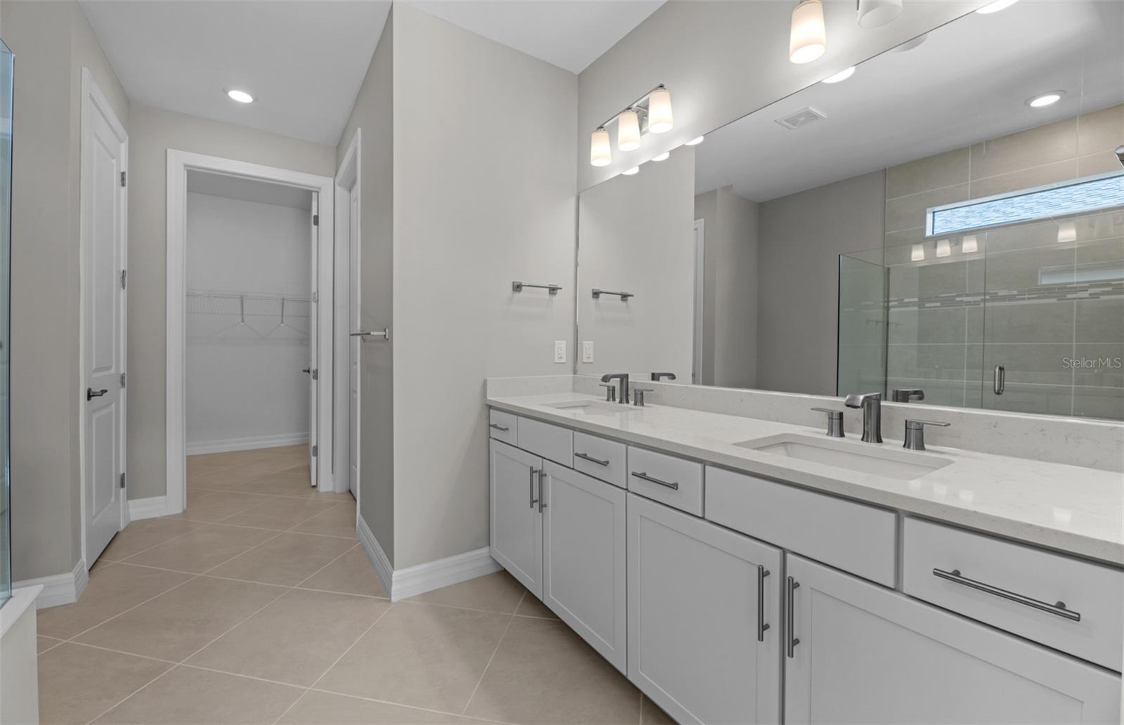 Image 17 of 38 For 2541 Charter Oak Drive