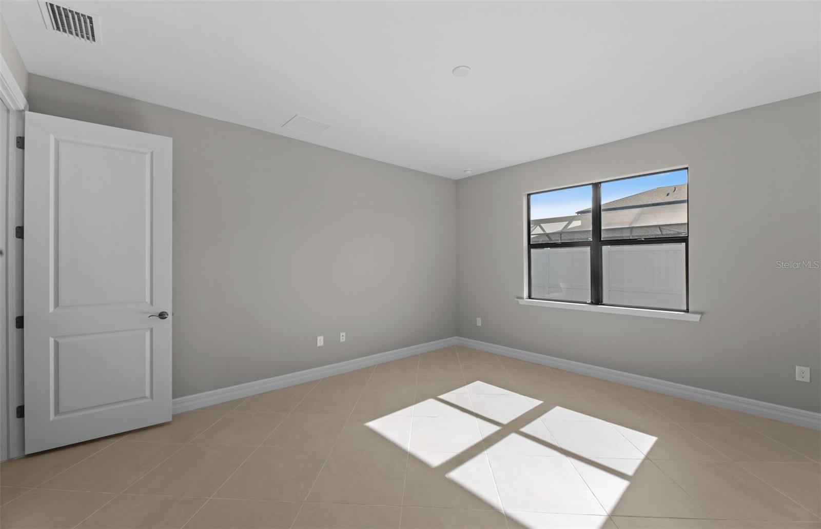 Image 19 of 38 For 2541 Charter Oak Drive