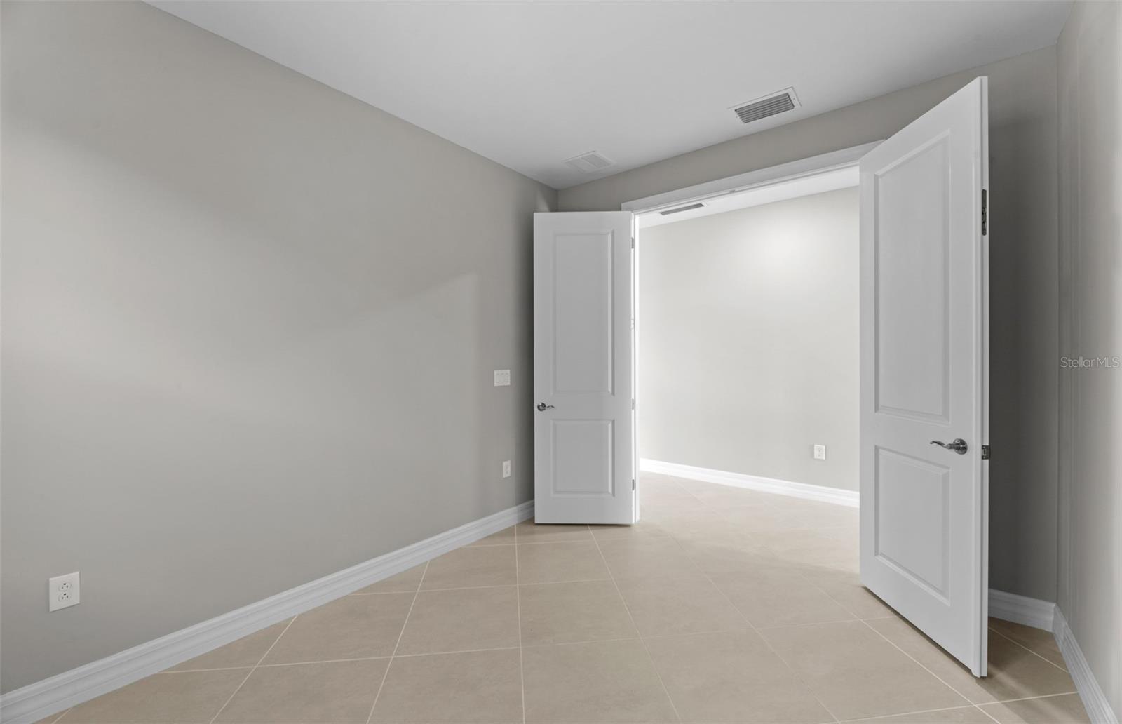 Image 20 of 38 For 2541 Charter Oak Drive
