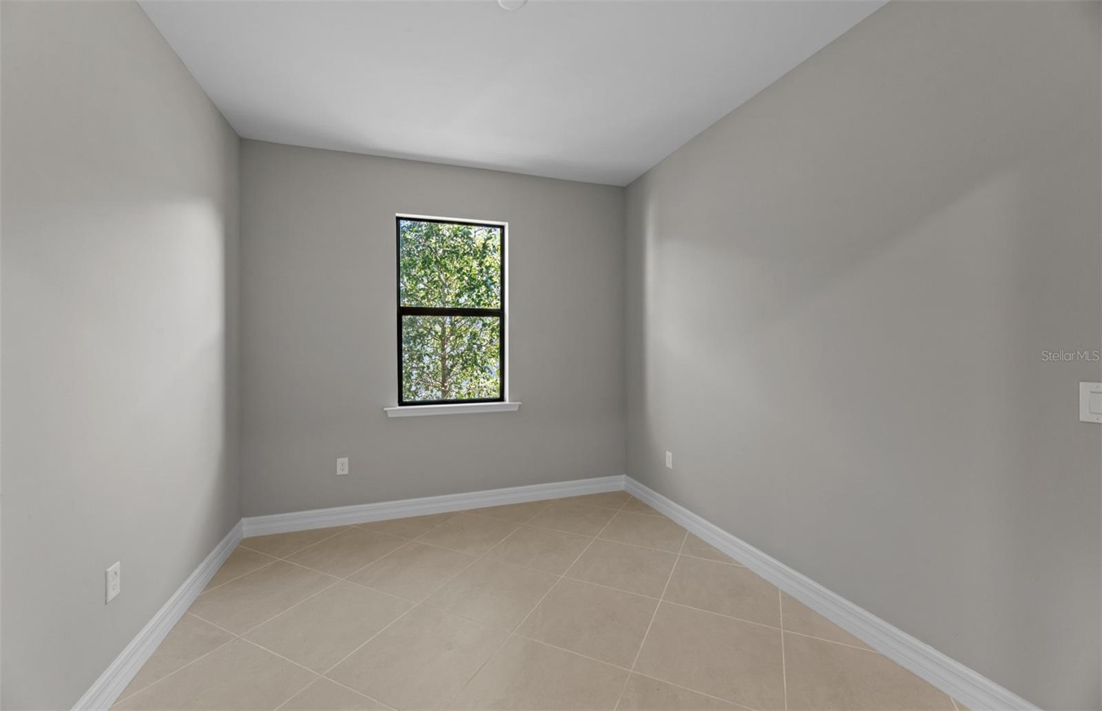Image 21 of 38 For 2541 Charter Oak Drive