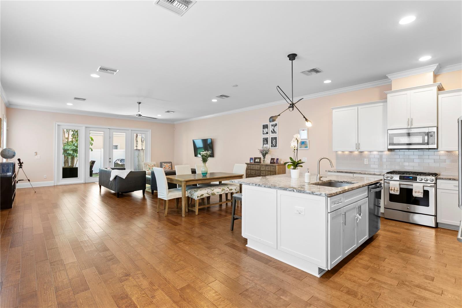 Image 15 of 43 For 1008 Armenia Avenue A