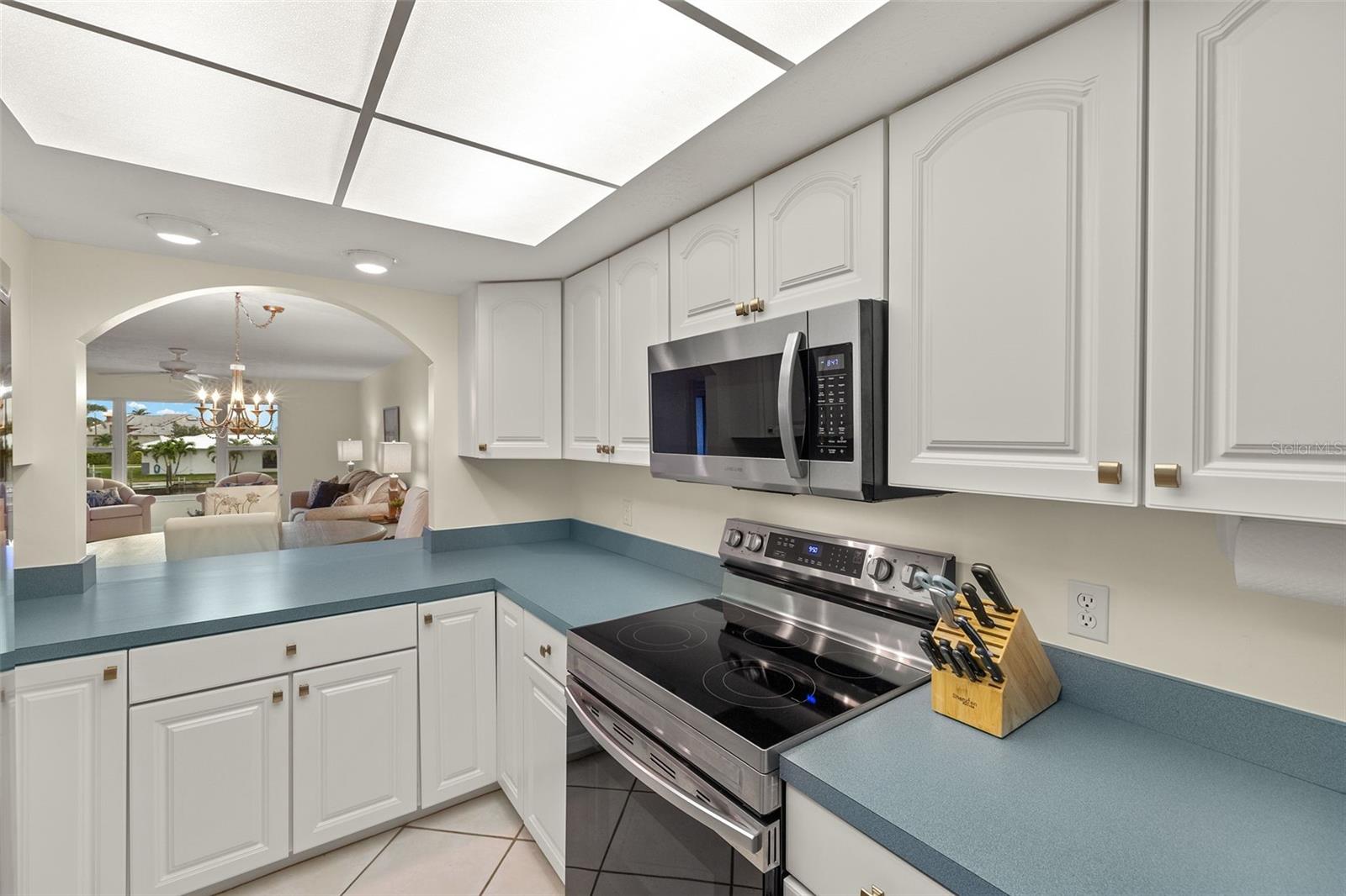Image 10 of 38 For 1827 41st Street 2e