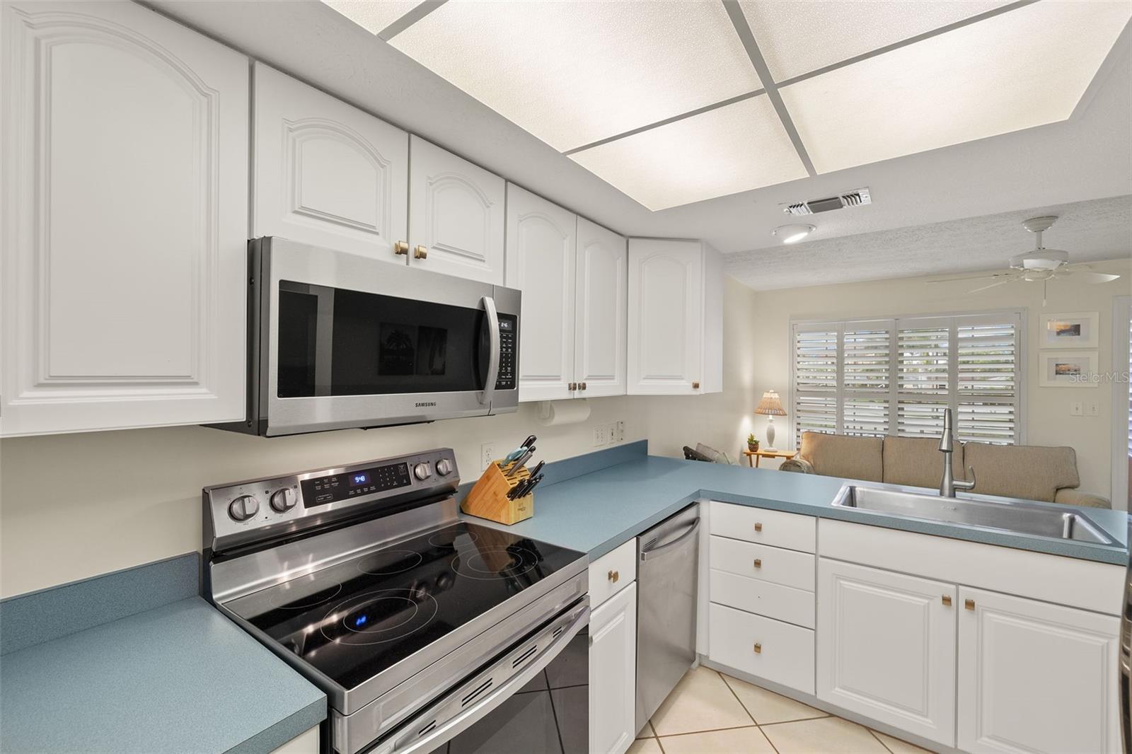 Image 11 of 38 For 1827 41st Street 2e