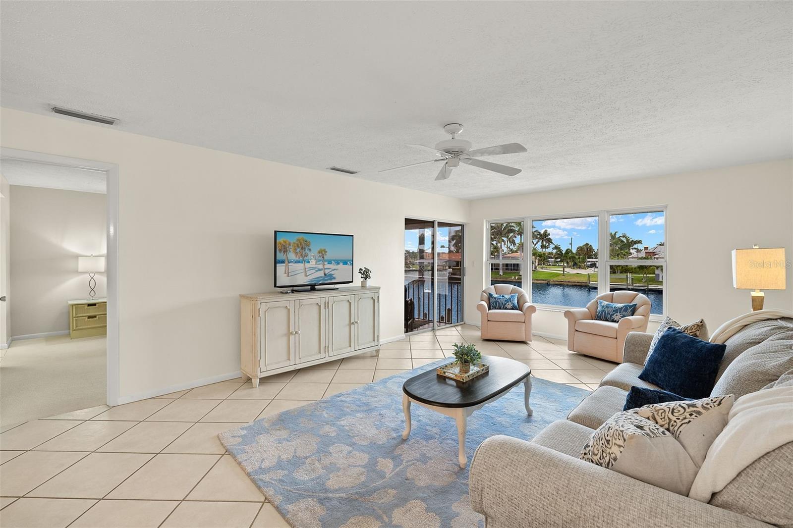 Image 15 of 38 For 1827 41st Street 2e