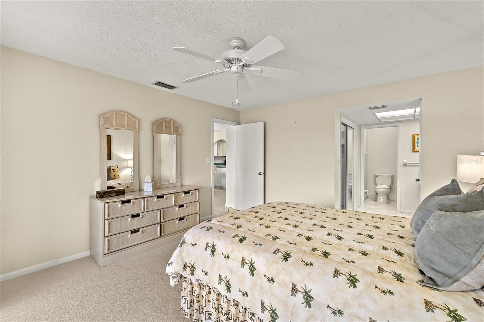 Image 19 of 38 For 1827 41st Street 2e