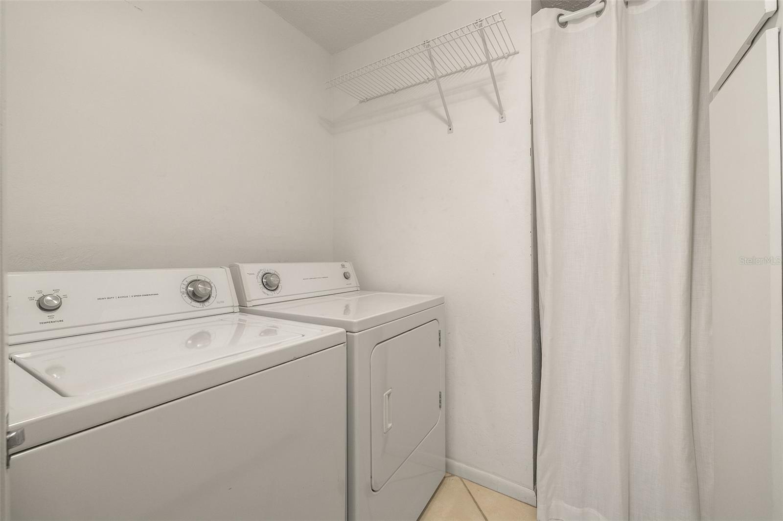 Image 28 of 38 For 1827 41st Street 2e