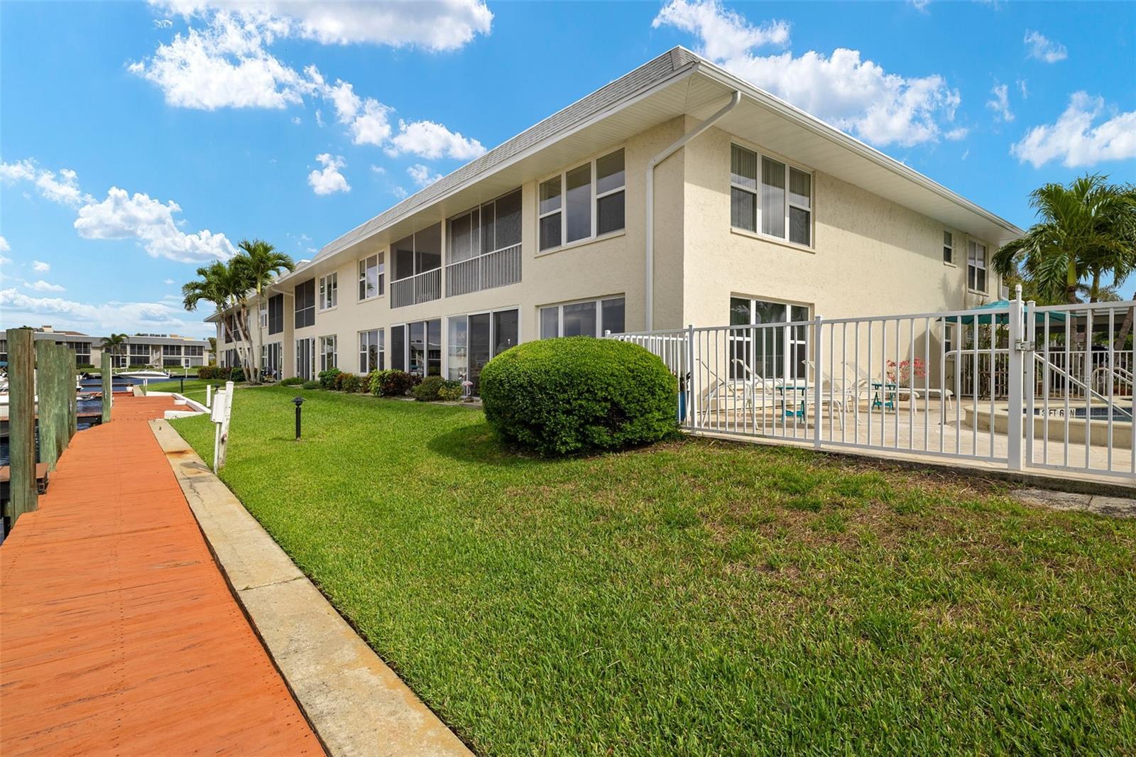 Image 37 of 38 For 1827 41st Street 2e