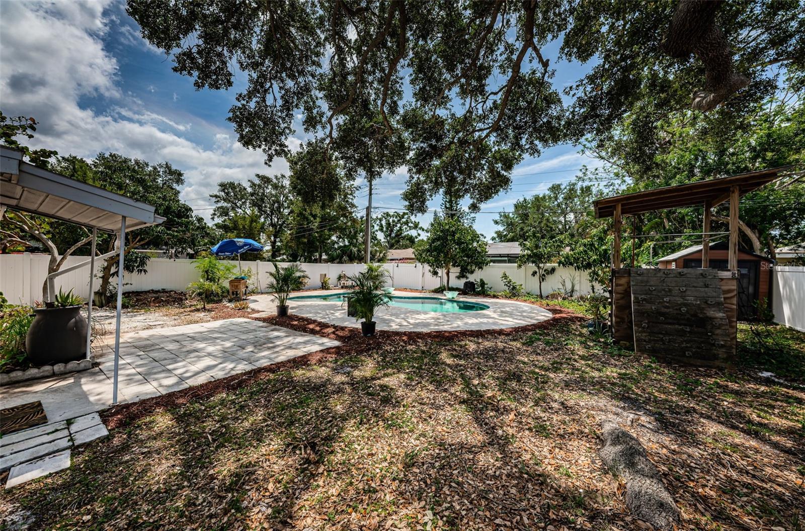 Image 17 of 50 For 8054 38th Avenue N