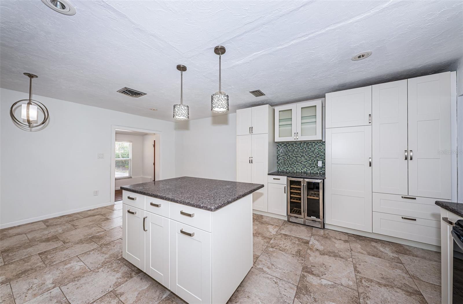 Image 23 of 50 For 8054 38th Avenue N