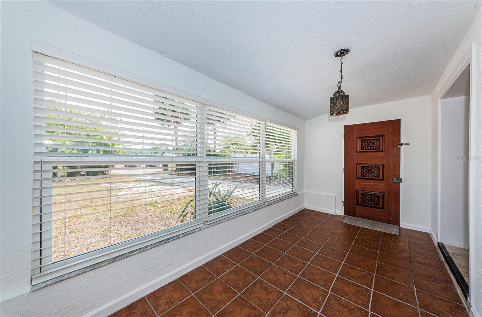 Image 9 of 50 For 8054 38th Avenue N