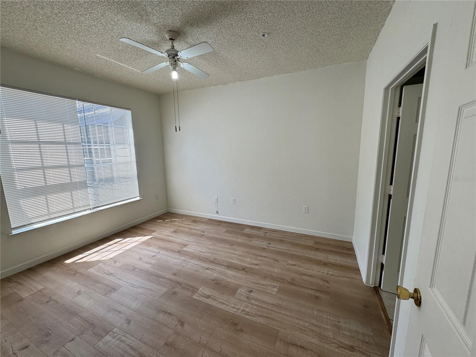 Image 14 of 35 For 13103 Mulberry Park Drive 833