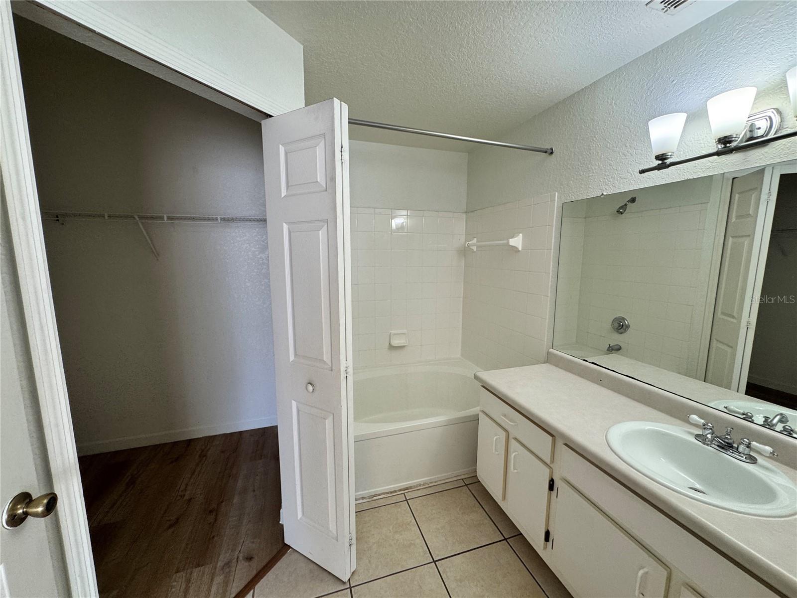 Image 16 of 35 For 13103 Mulberry Park Drive 833