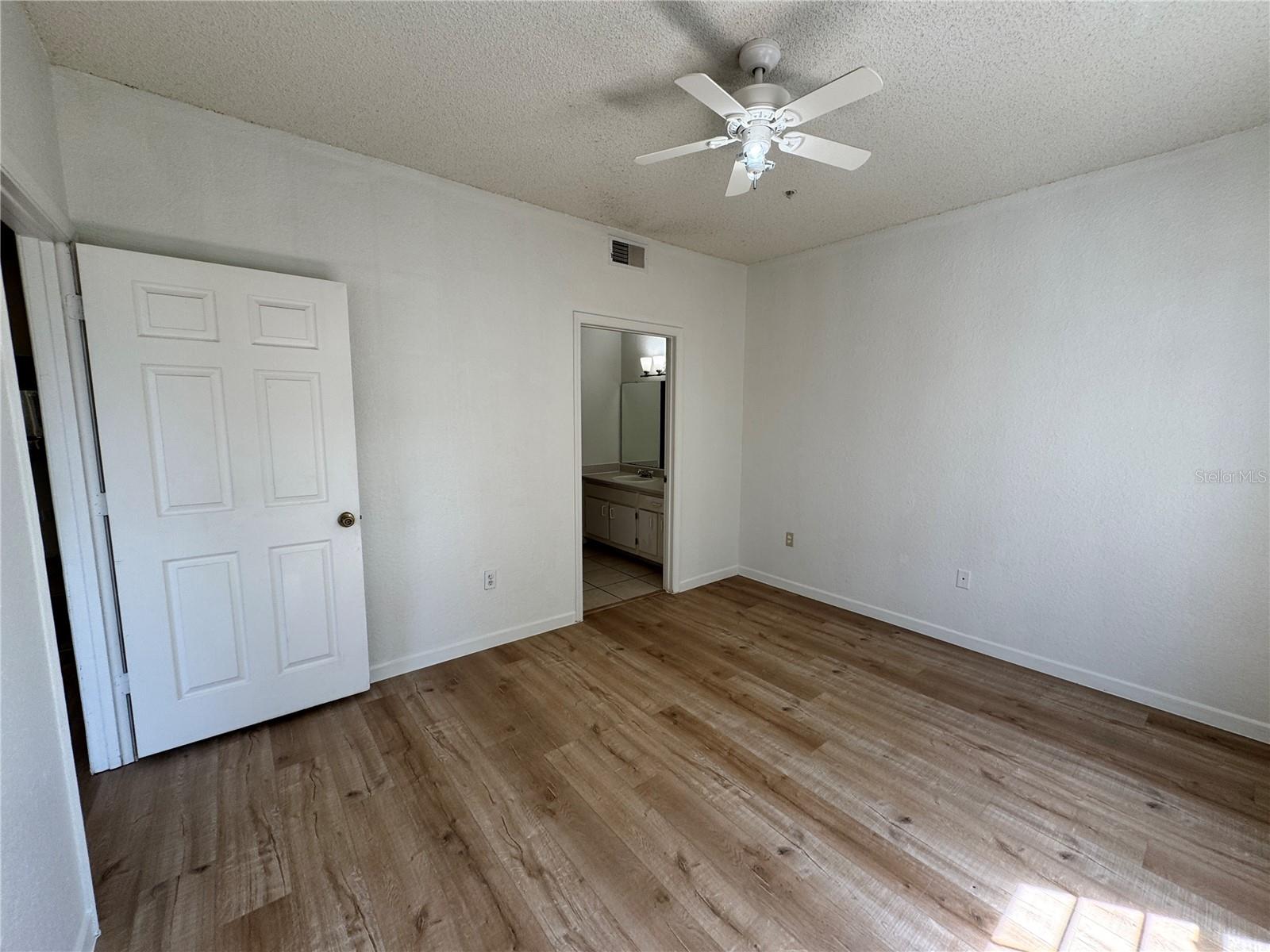 Image 21 of 35 For 13103 Mulberry Park Drive 833