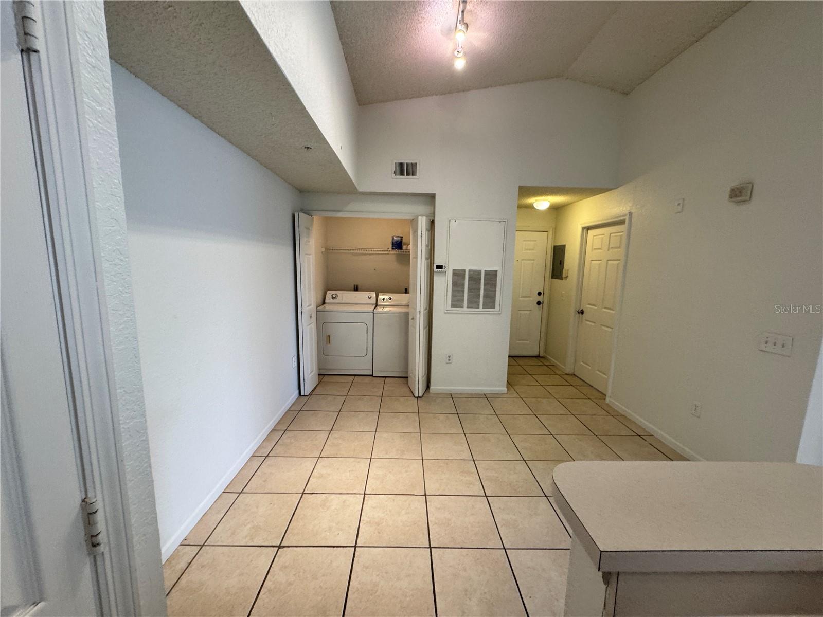 Image 9 of 35 For 13103 Mulberry Park Drive 833