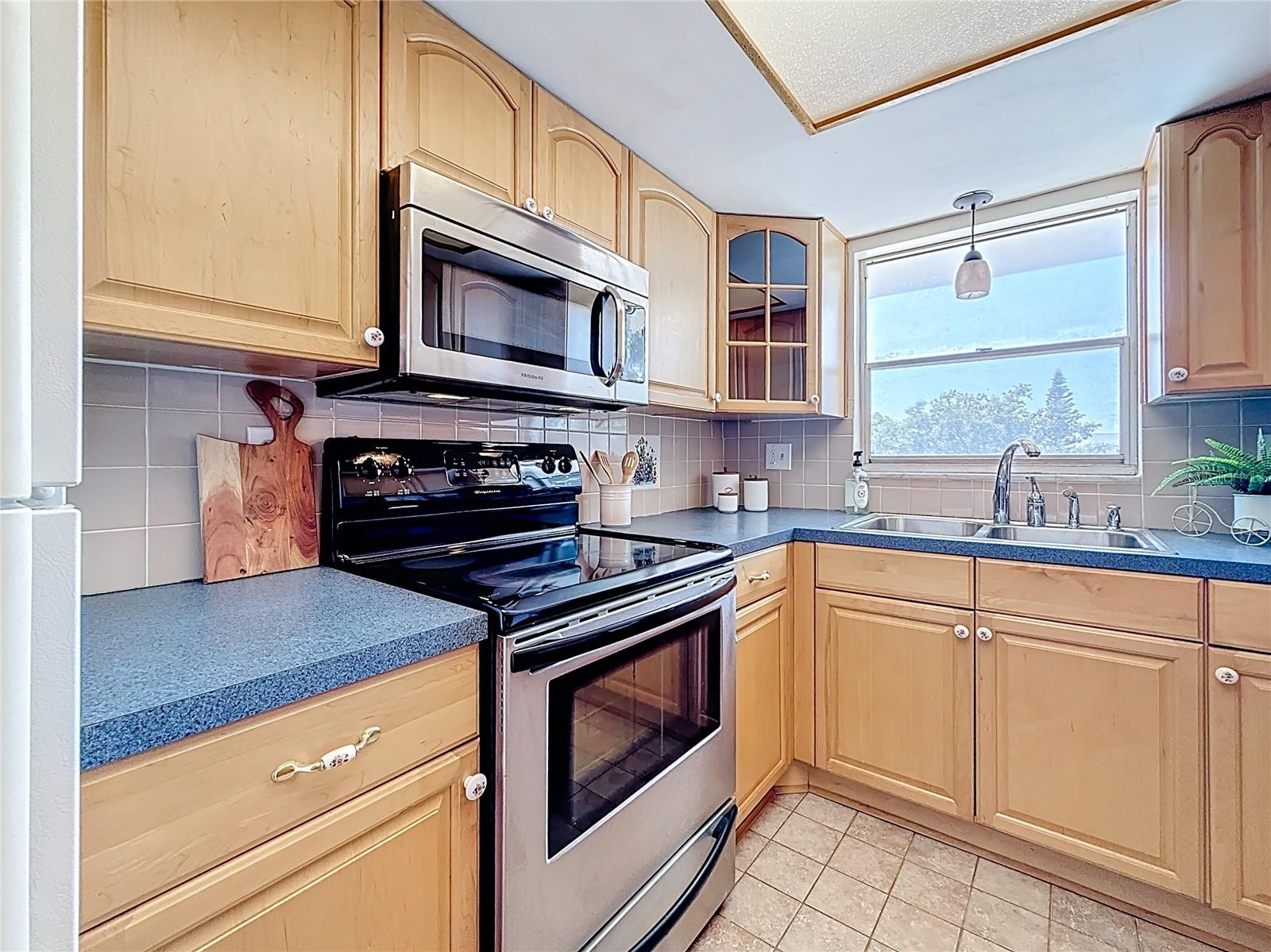 Image 13 of 30 For 5890 38th Avenue N 305