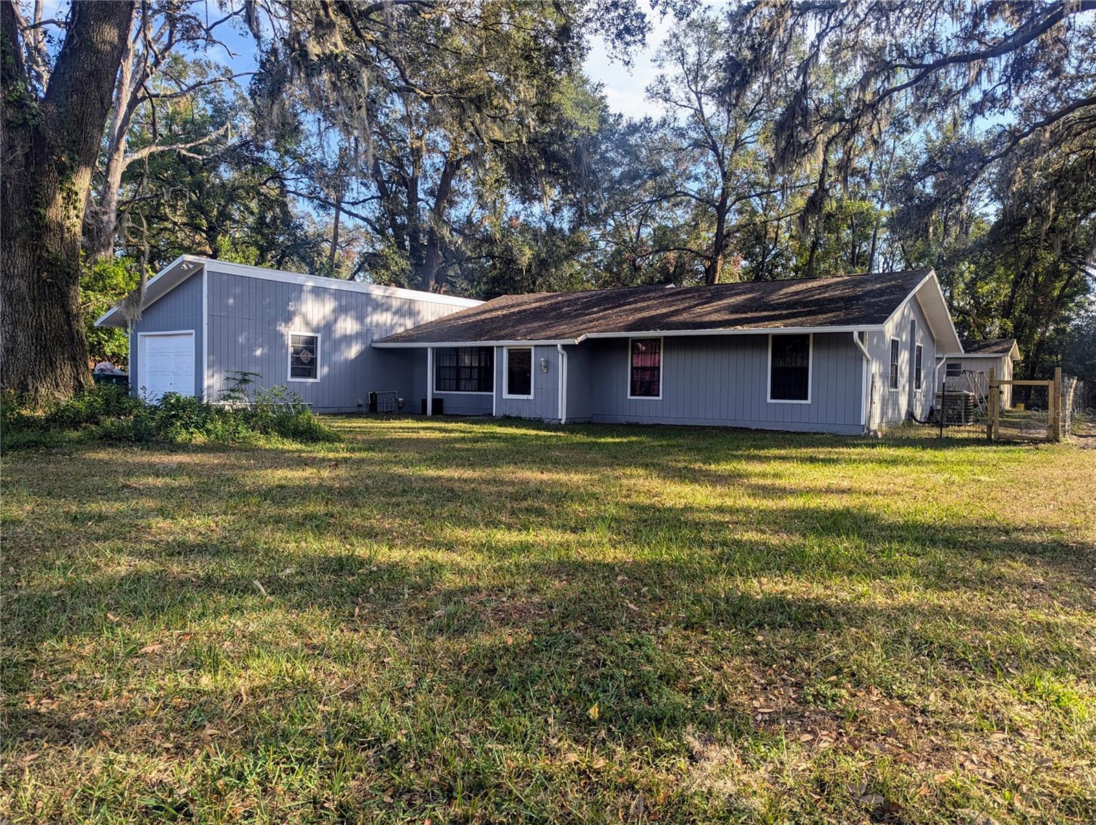 Image 2 of 22 For 37654 Eiland Boulevard