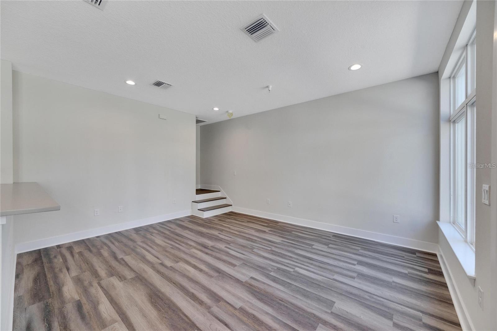 Image 16 of 31 For 833 Calla Terrace N
