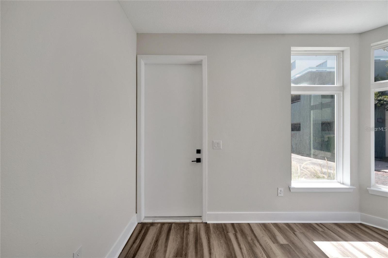 Image 4 of 31 For 833 Calla Terrace N