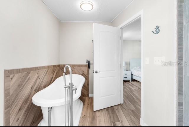 Listing photo id 9 for 4396 5th Isle Drive
