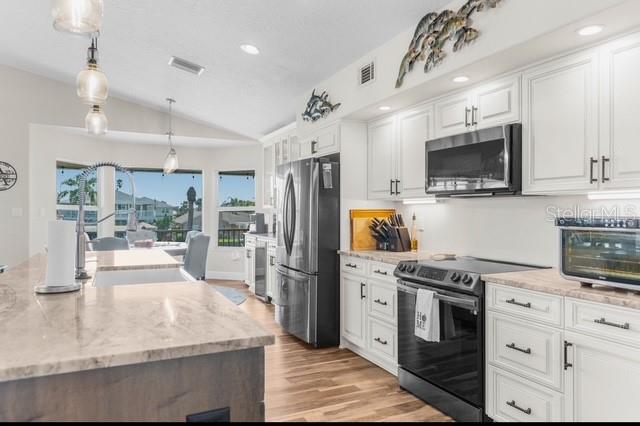 Listing photo id 10 for 4396 5th Isle Drive