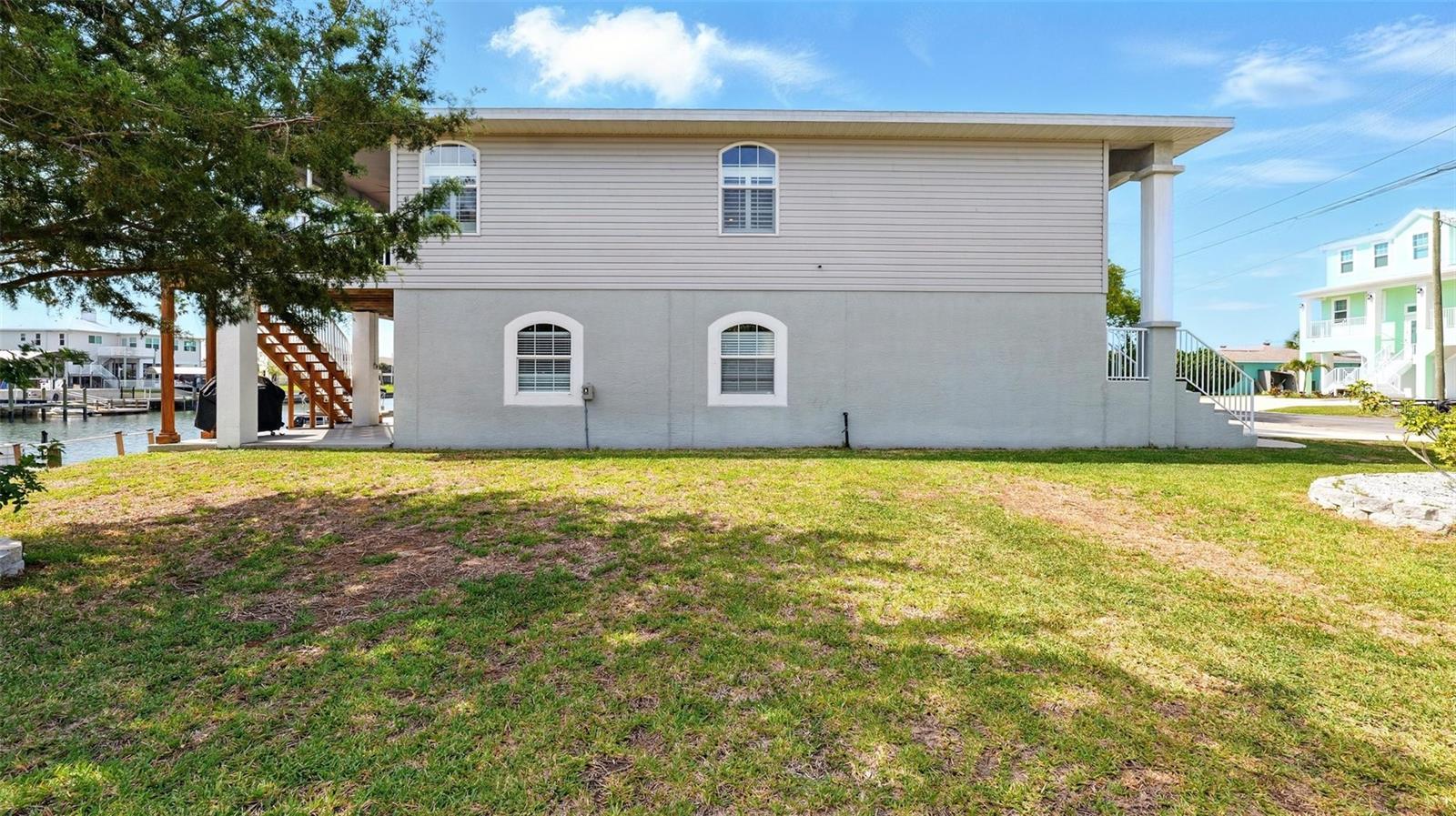 Listing photo id 45 for 4396 5th Isle Drive