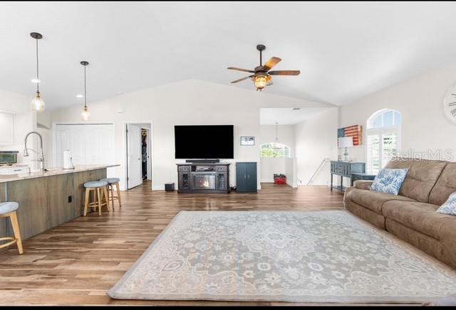 Listing photo id 3 for 4396 5th Isle Drive