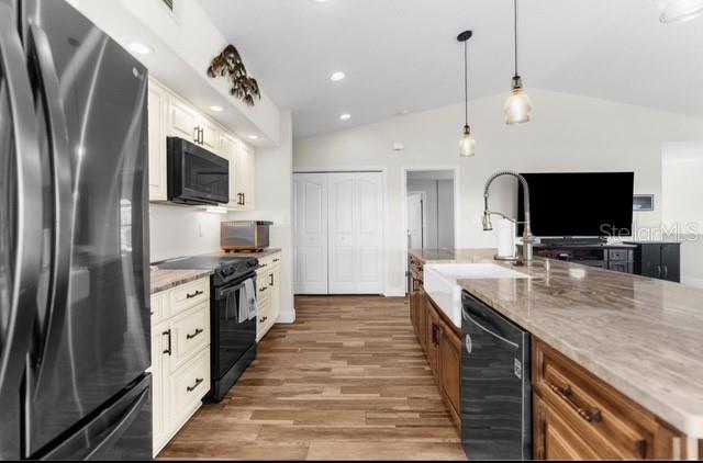 Listing photo id 4 for 4396 5th Isle Drive