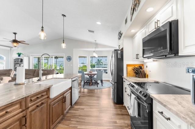Listing photo id 5 for 4396 5th Isle Drive