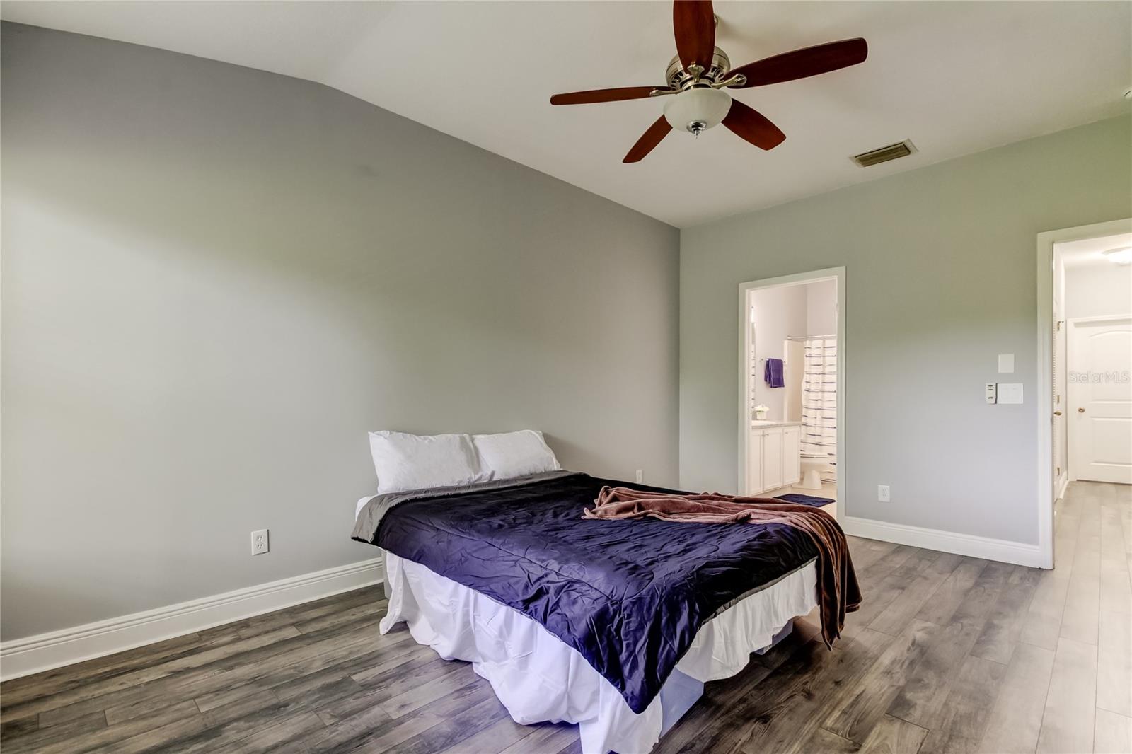 Image 23 of 44 For 1747 Sedgefield Court