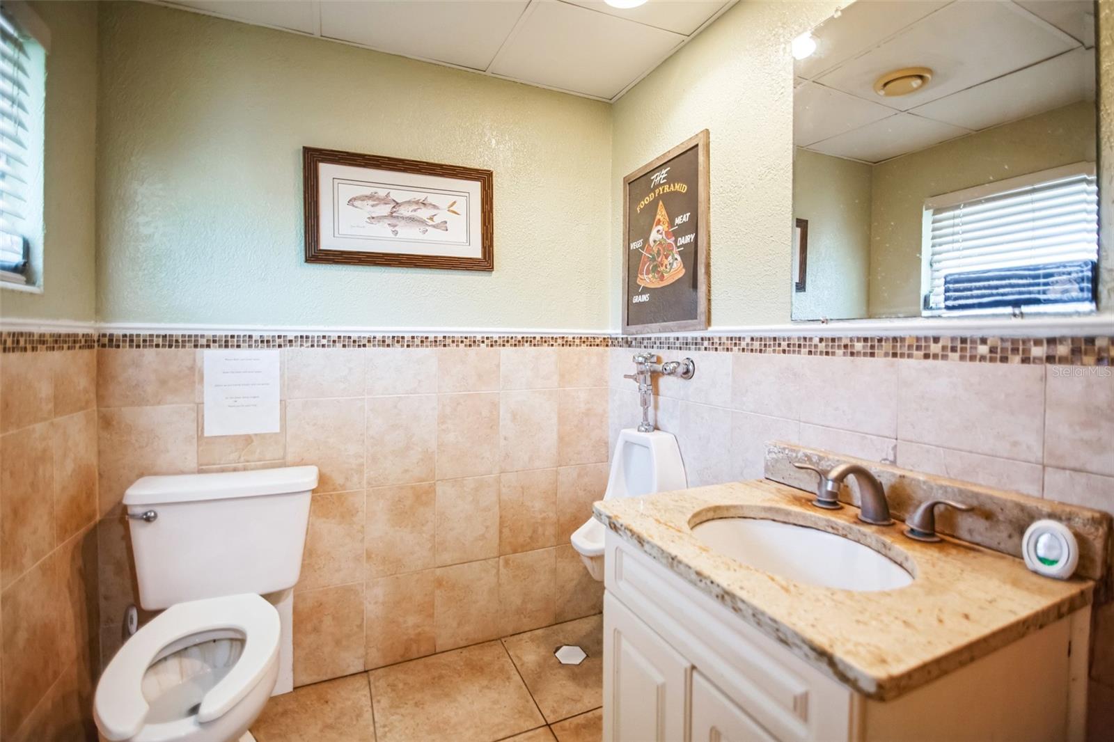 Listing photo id 10 for 1200 8th Avenue Sw 1