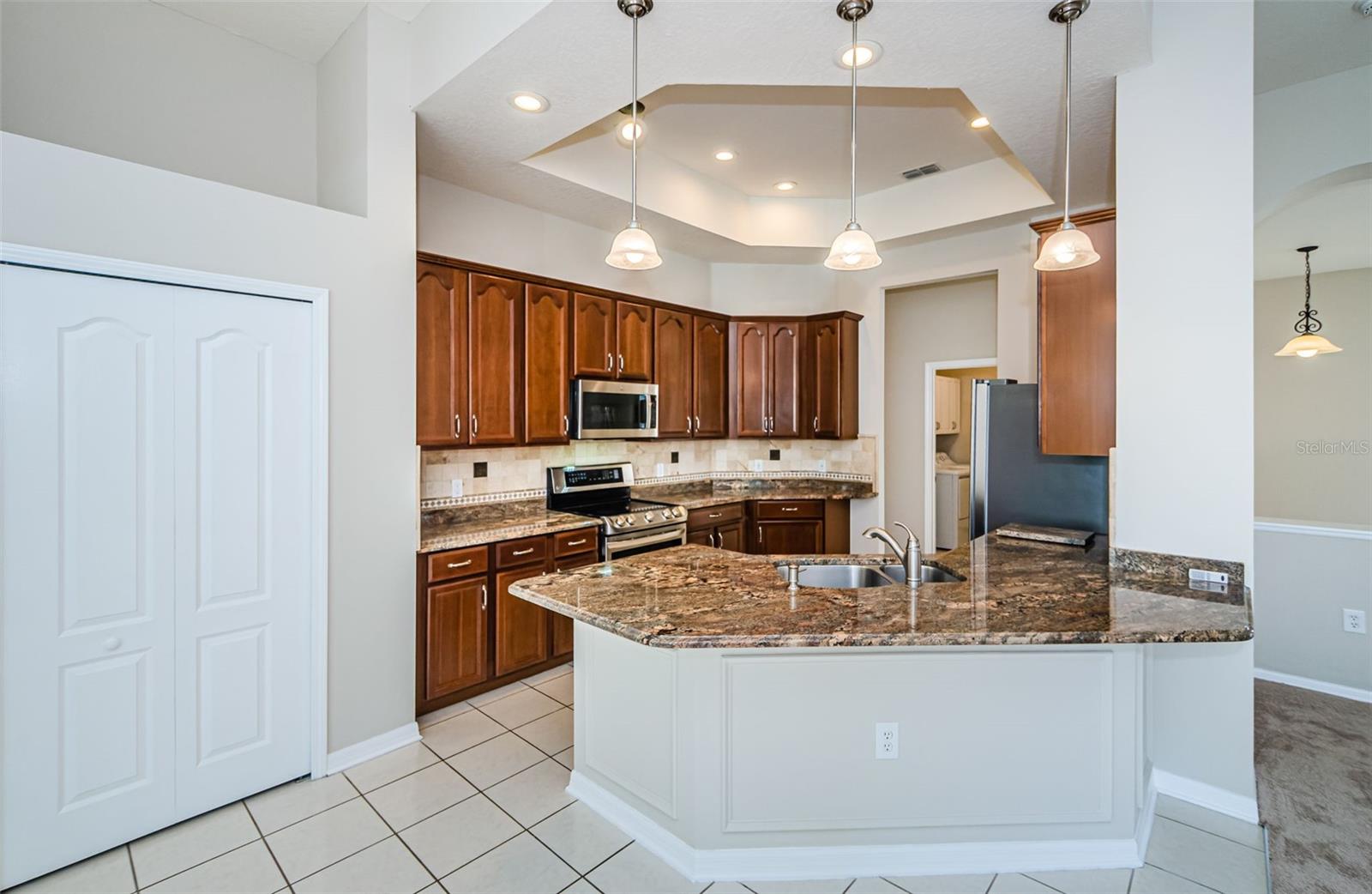 Image 13 of 88 For 617 Glastonbury Court