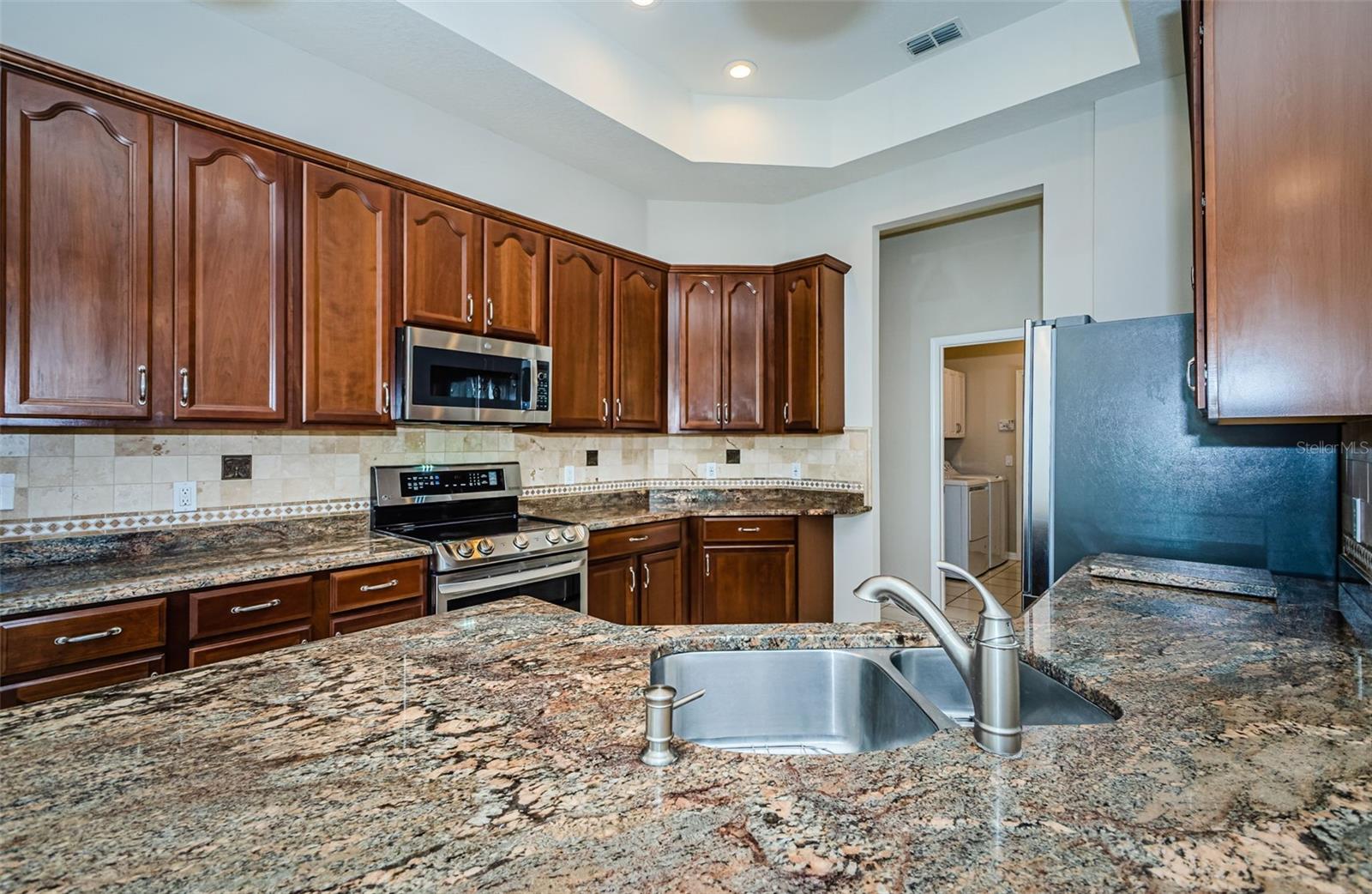 Image 14 of 88 For 617 Glastonbury Court