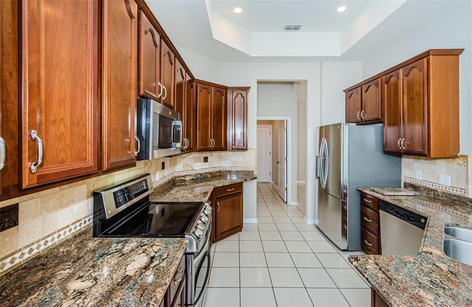 Image 15 of 88 For 617 Glastonbury Court