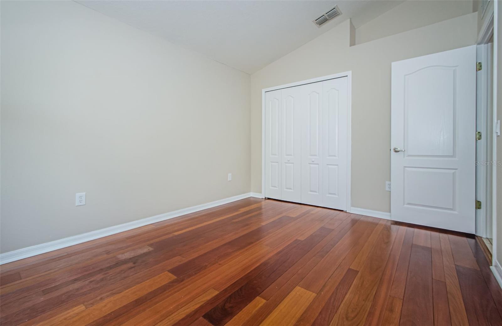 Image 33 of 88 For 617 Glastonbury Court