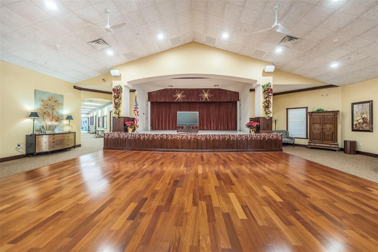 Image 45 of 88 For 617 Glastonbury Court