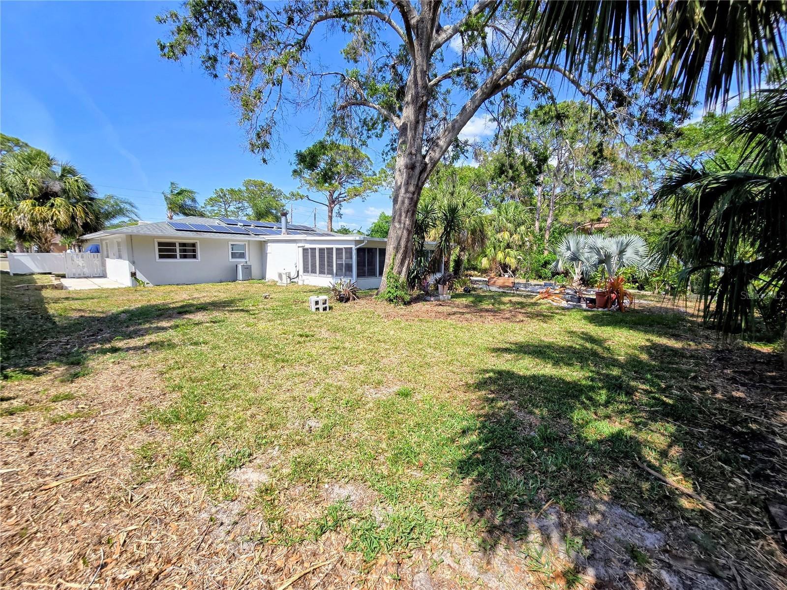 Listing photo id 10 for 1417 Curlew Place