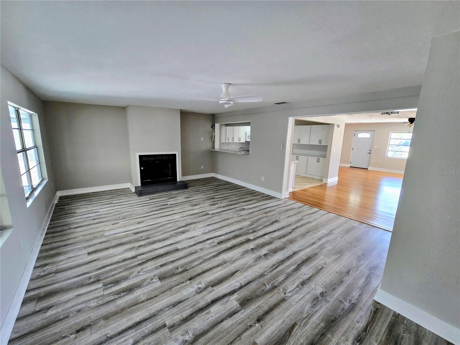 Listing photo id 1 for 1417 Curlew Place