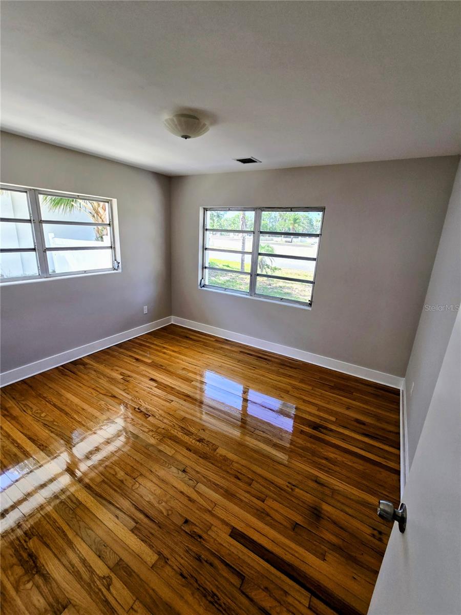 Listing photo id 4 for 1417 Curlew Place