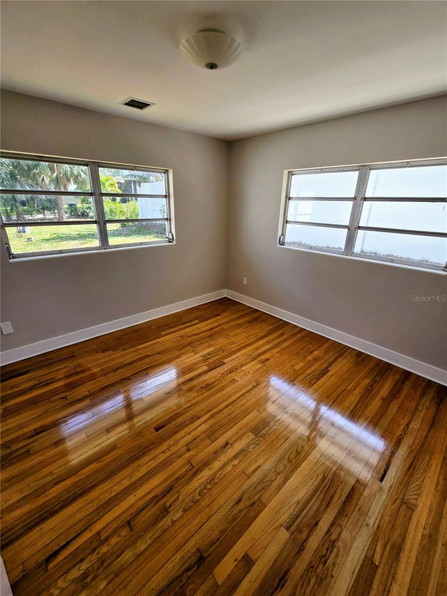Listing photo id 6 for 1417 Curlew Place