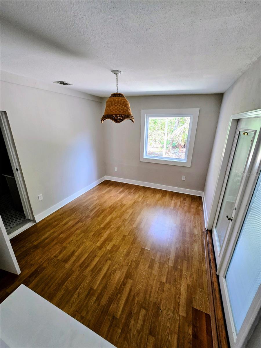 Listing photo id 7 for 1417 Curlew Place