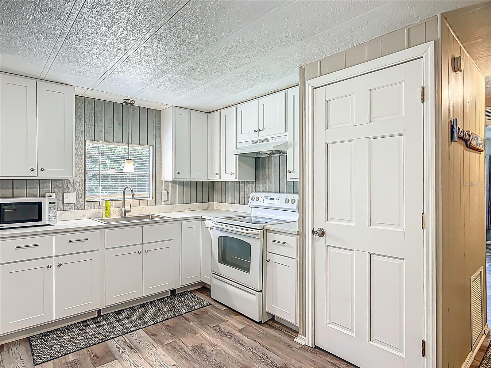 Image 6 of 34 For 7989 Longfellow Street