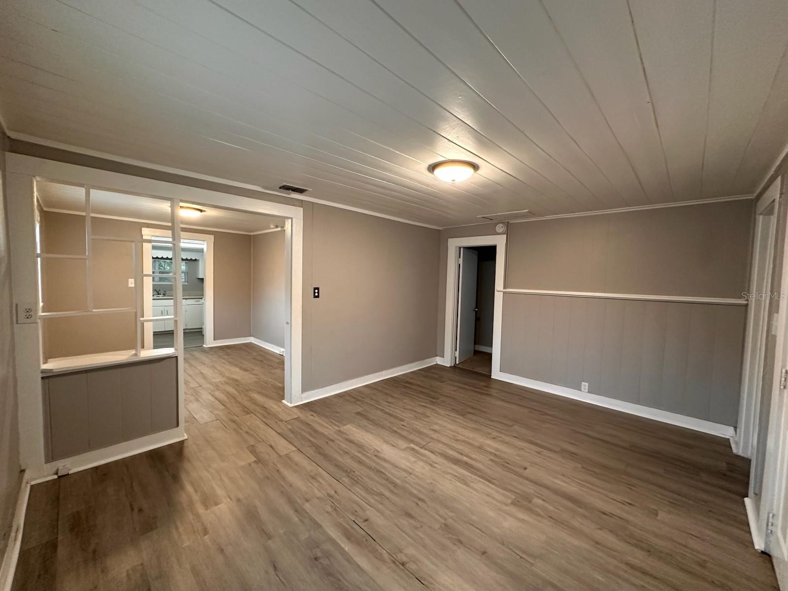 Image 3 of 8 For 8517 Newport Avenue