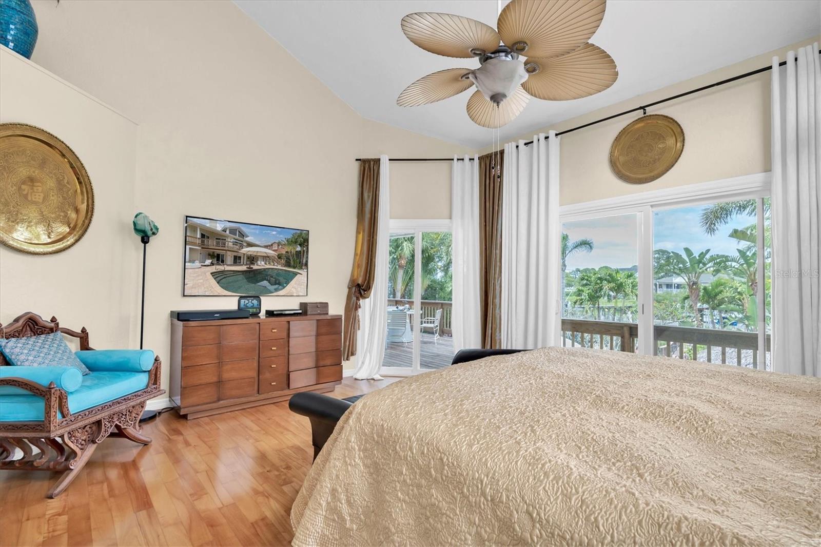 Image 33 of 62 For 633 Soundview Drive