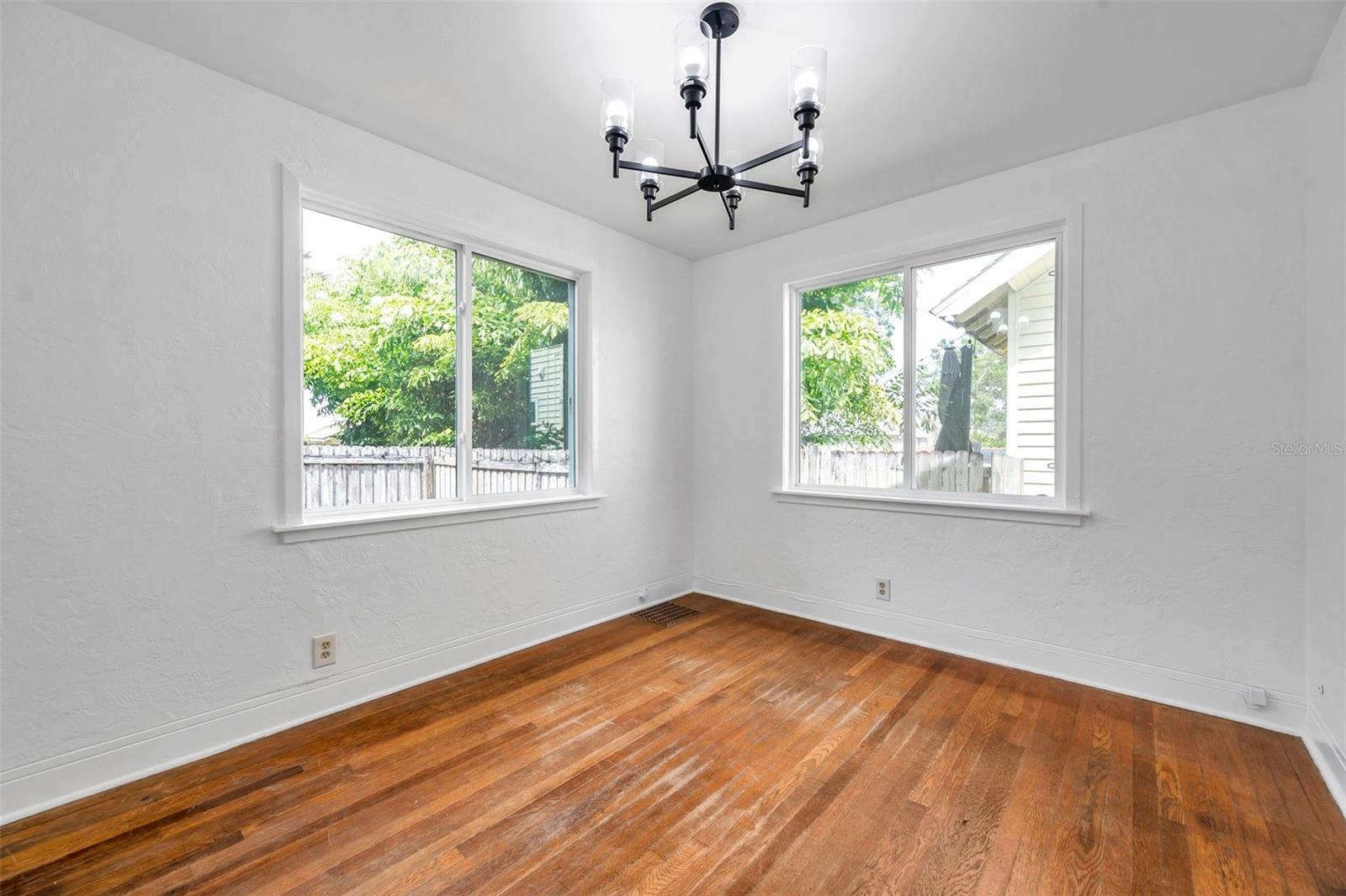 Image 15 of 40 For 1069 21st Avenue N