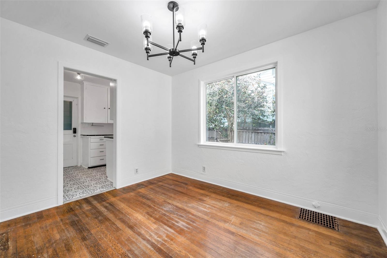 Image 17 of 40 For 1069 21st Avenue N