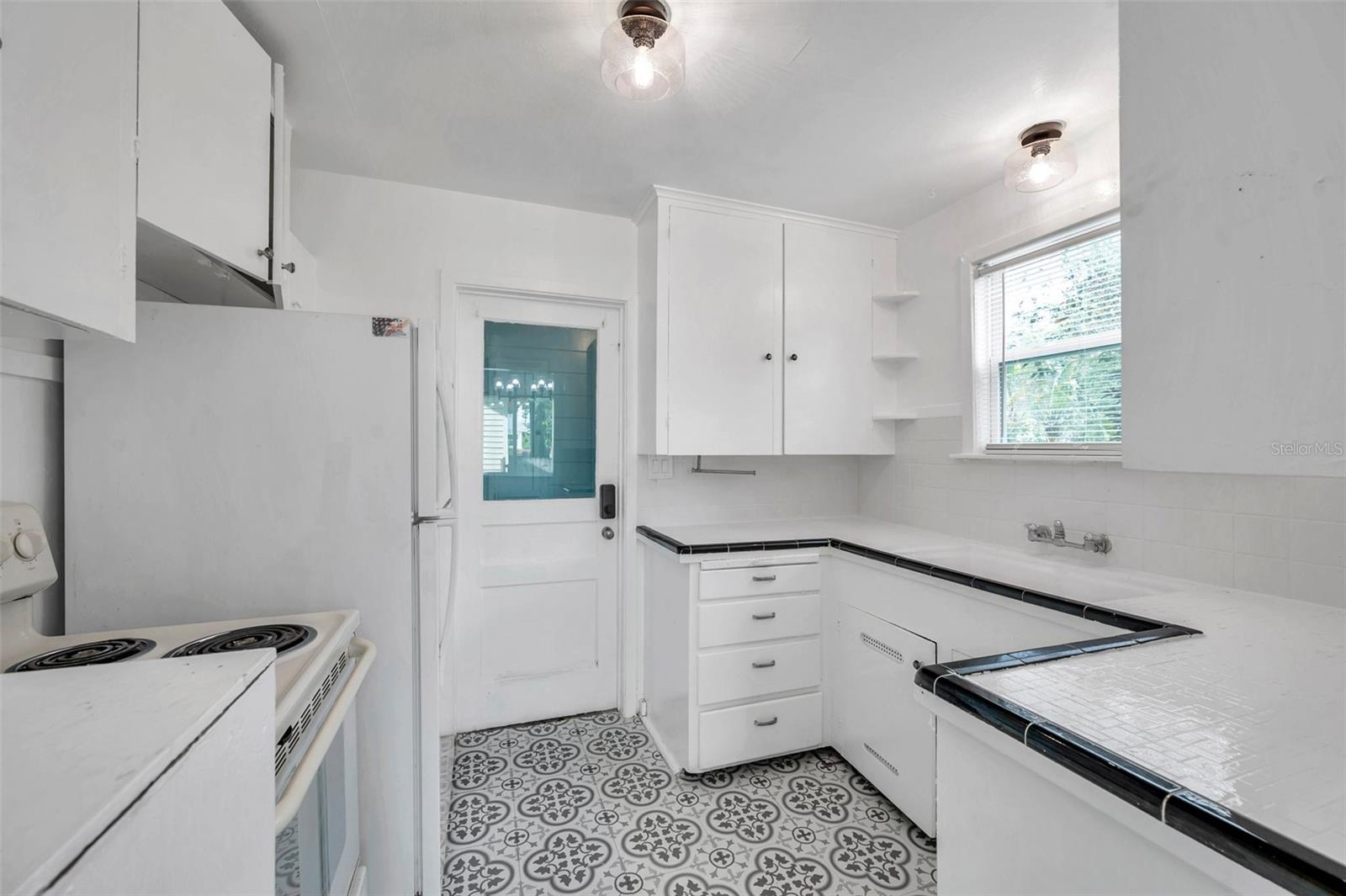 Image 18 of 40 For 1069 21st Avenue N