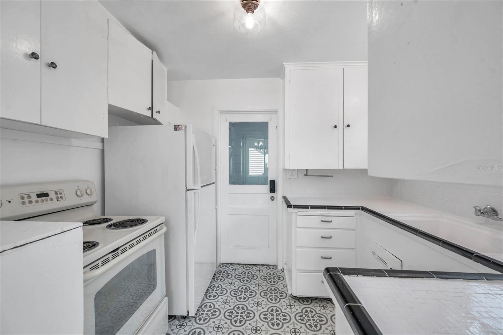 Image 19 of 40 For 1069 21st Avenue N
