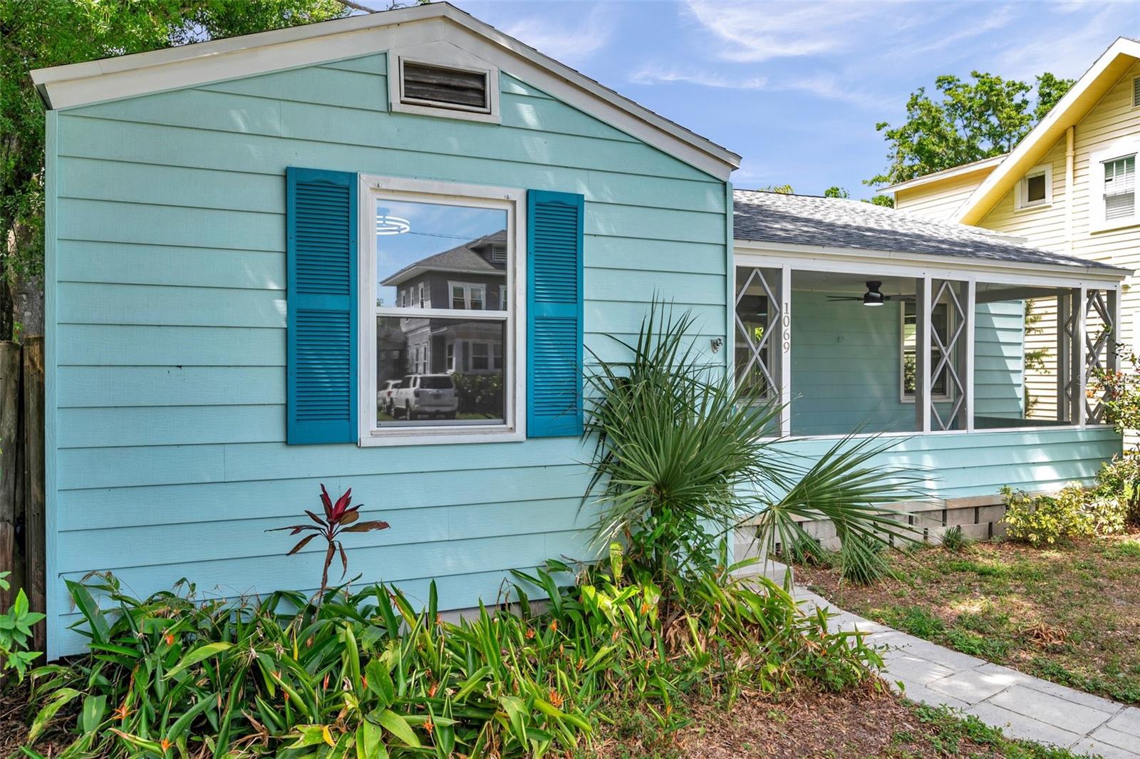 Image 2 of 40 For 1069 21st Avenue N