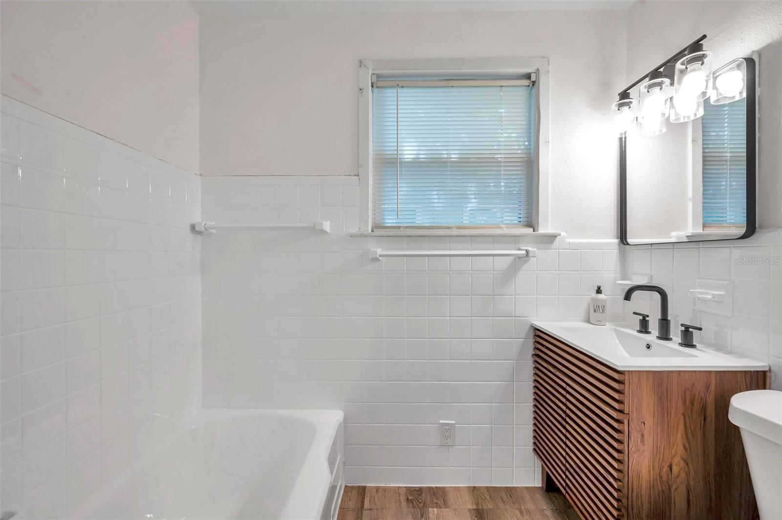 Image 23 of 40 For 1069 21st Avenue N